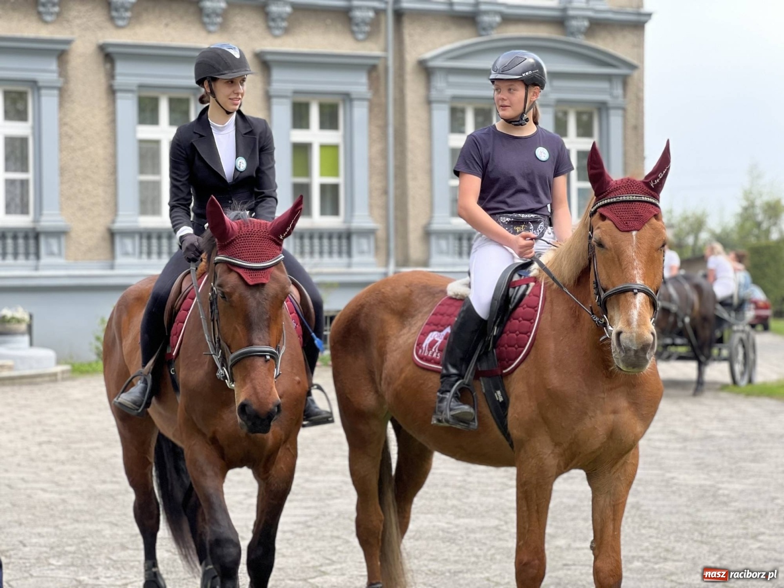 Zdjęcie w galerii na portalu naszraciborz.pl: Pradawnym zwyczajem ojców w Pogrzebieniu wyruszyła procesja na św. Floriana wiadomości z regionu