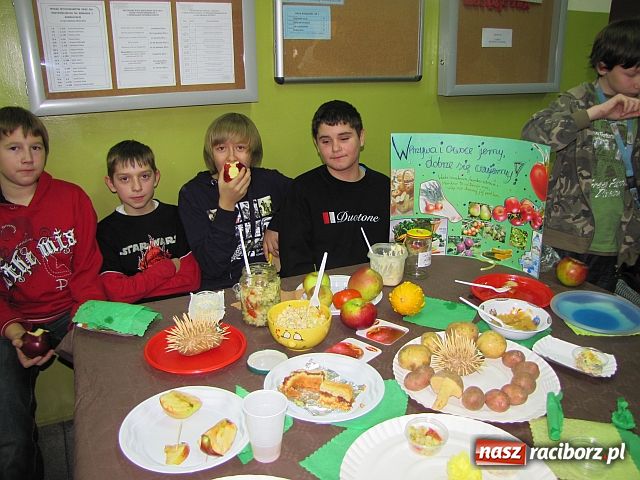 Zdjęcie w galerii na portalu naszraciborz.pl: Zdrowo i smakowicie w SP1 wiadomości z regionu