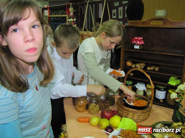 Zdjęcie w galerii na portalu naszraciborz.pl: Zdrowo i smakowicie w SP1 wiadomości z regionu