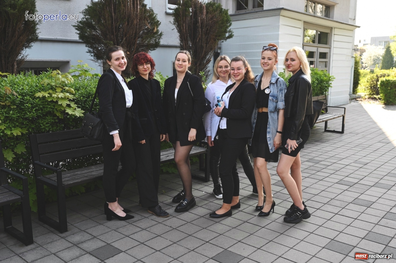 Zdjęcie w galerii na portalu naszraciborz.pl: Humory rankiem dopisywały [matura w II LO] wiadomości z regionu