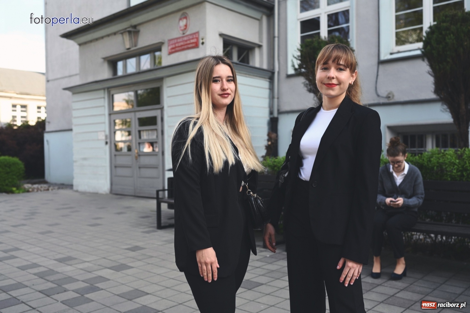 Zdjęcie w galerii na portalu naszraciborz.pl: Humory rankiem dopisywały [matura w II LO] wiadomości z regionu