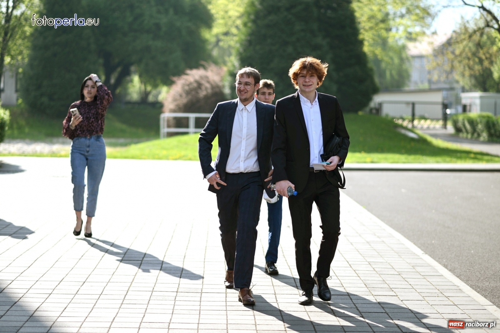 Zdjęcie w galerii na portalu naszraciborz.pl: Humory rankiem dopisywały [matura w II LO] wiadomości z regionu