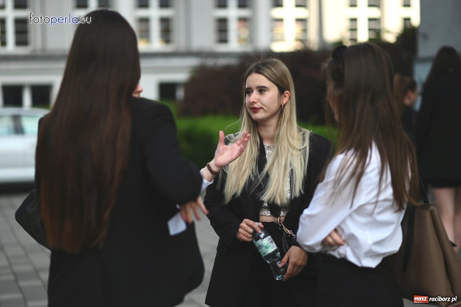 Zdjęcie w galerii na portalu naszraciborz.pl: Humory rankiem dopisywały [matura w II LO] wiadomości z regionu