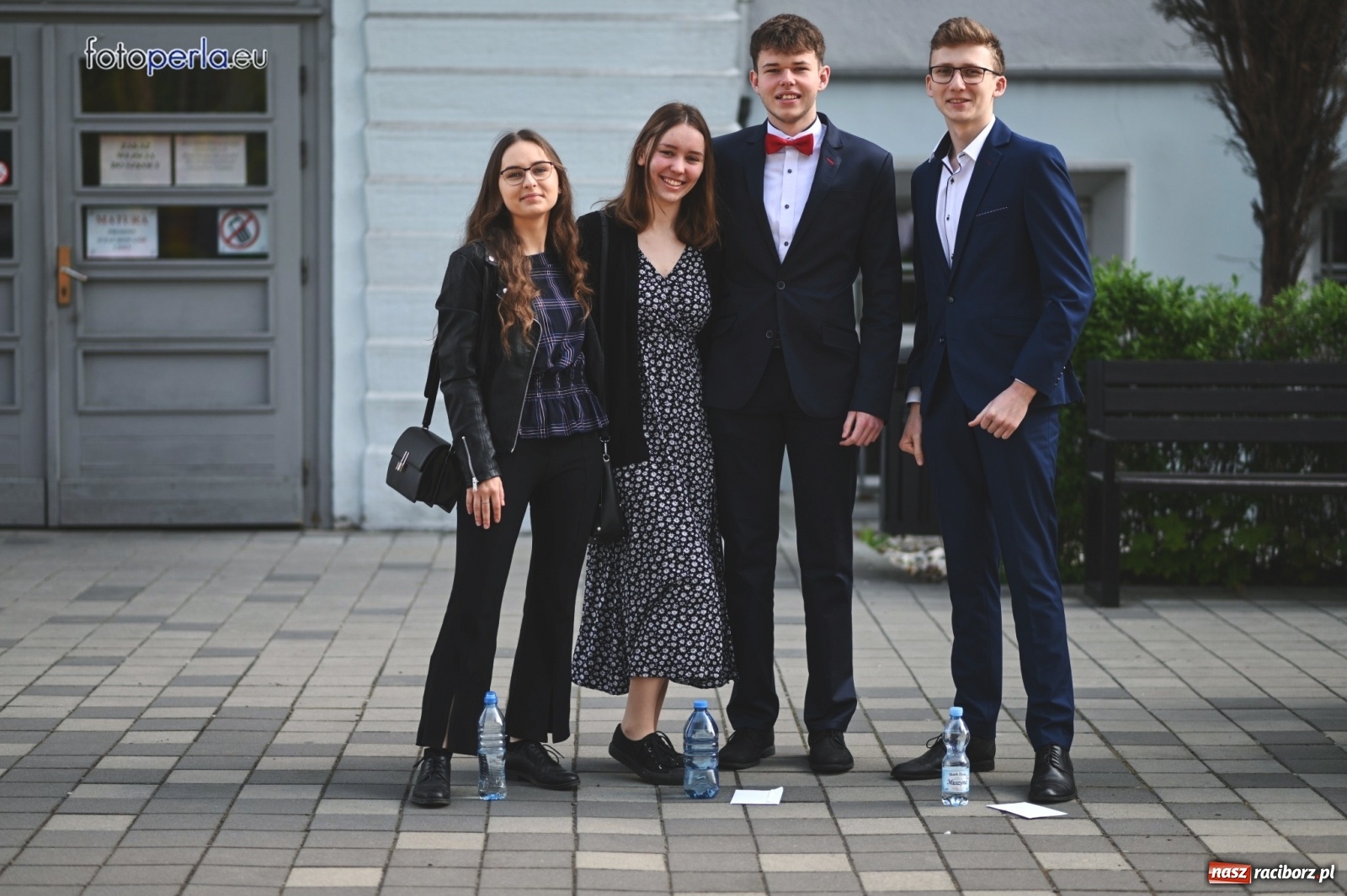 Zdjęcie w galerii na portalu naszraciborz.pl: Humory rankiem dopisywały [matura w II LO] wiadomości z regionu