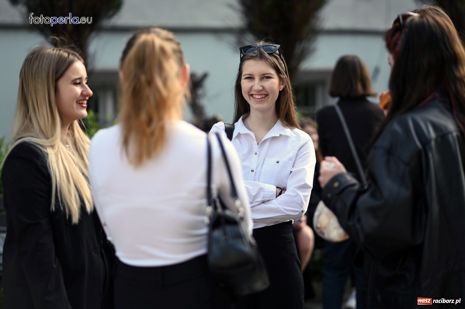 Zdjęcie w galerii na portalu naszraciborz.pl: Humory rankiem dopisywały [matura w II LO] wiadomości z regionu