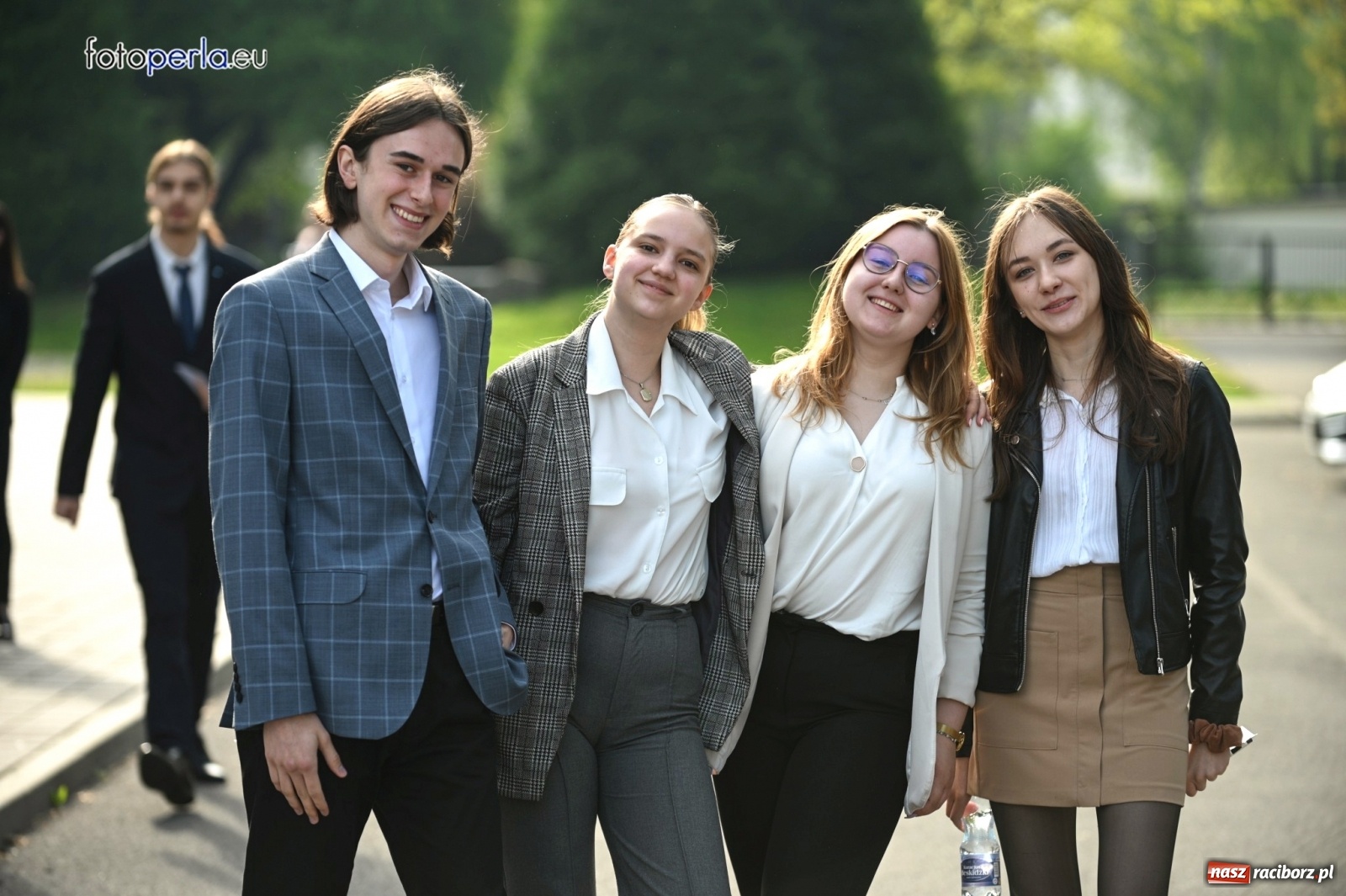 Zdjęcie w galerii na portalu naszraciborz.pl: Humory rankiem dopisywały [matura w II LO] wiadomości z regionu