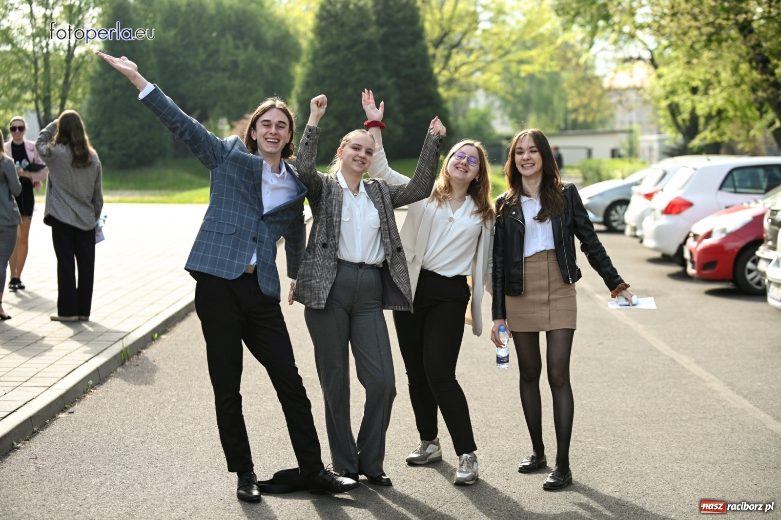 Zdjęcie w galerii na portalu naszraciborz.pl: Humory rankiem dopisywały [matura w II LO] wiadomości z regionu