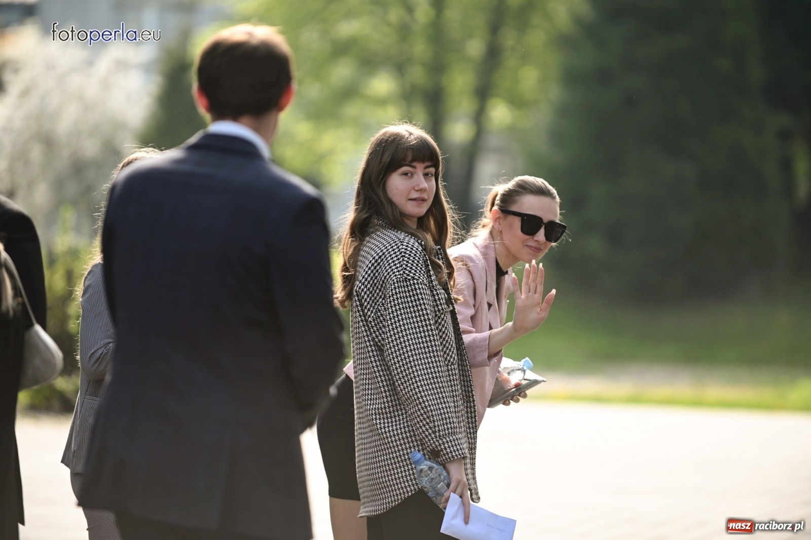 Zdjęcie w galerii na portalu naszraciborz.pl: Humory rankiem dopisywały [matura w II LO] wiadomości z regionu