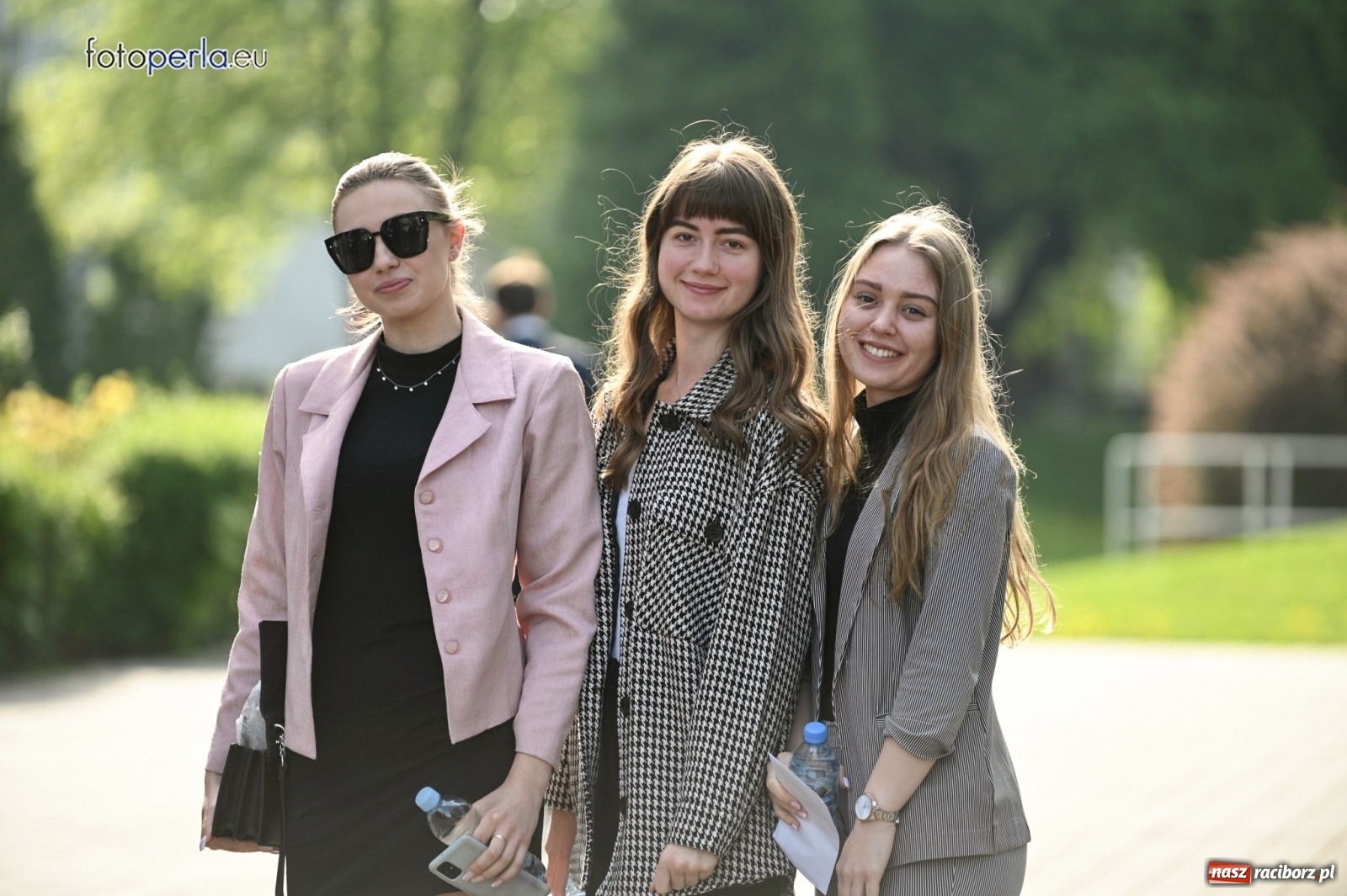 Zdjęcie w galerii na portalu naszraciborz.pl: Humory rankiem dopisywały [matura w II LO] wiadomości z regionu