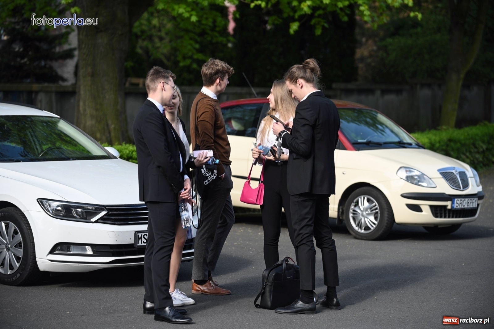 Zdjęcie w galerii na portalu naszraciborz.pl: Humory rankiem dopisywały [matura w II LO] wiadomości z regionu
