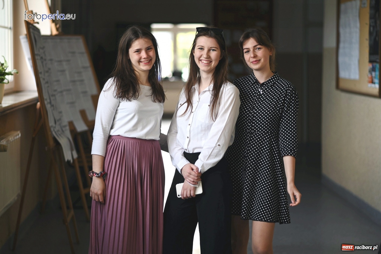 Zdjęcie w galerii na portalu naszraciborz.pl: Humory rankiem dopisywały [matura w II LO] wiadomości z regionu