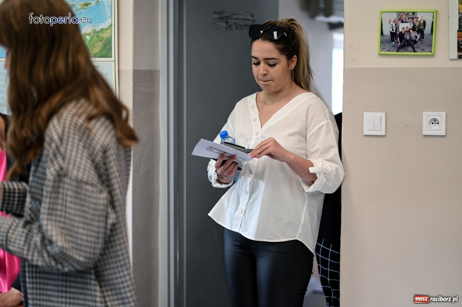 Zdjęcie w galerii na portalu naszraciborz.pl: Humory rankiem dopisywały [matura w II LO] wiadomości z regionu