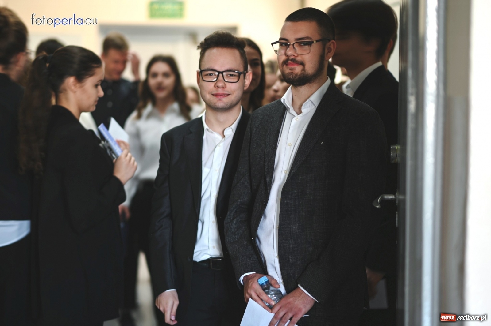 Zdjęcie w galerii na portalu naszraciborz.pl: Humory rankiem dopisywały [matura w II LO] wiadomości z regionu