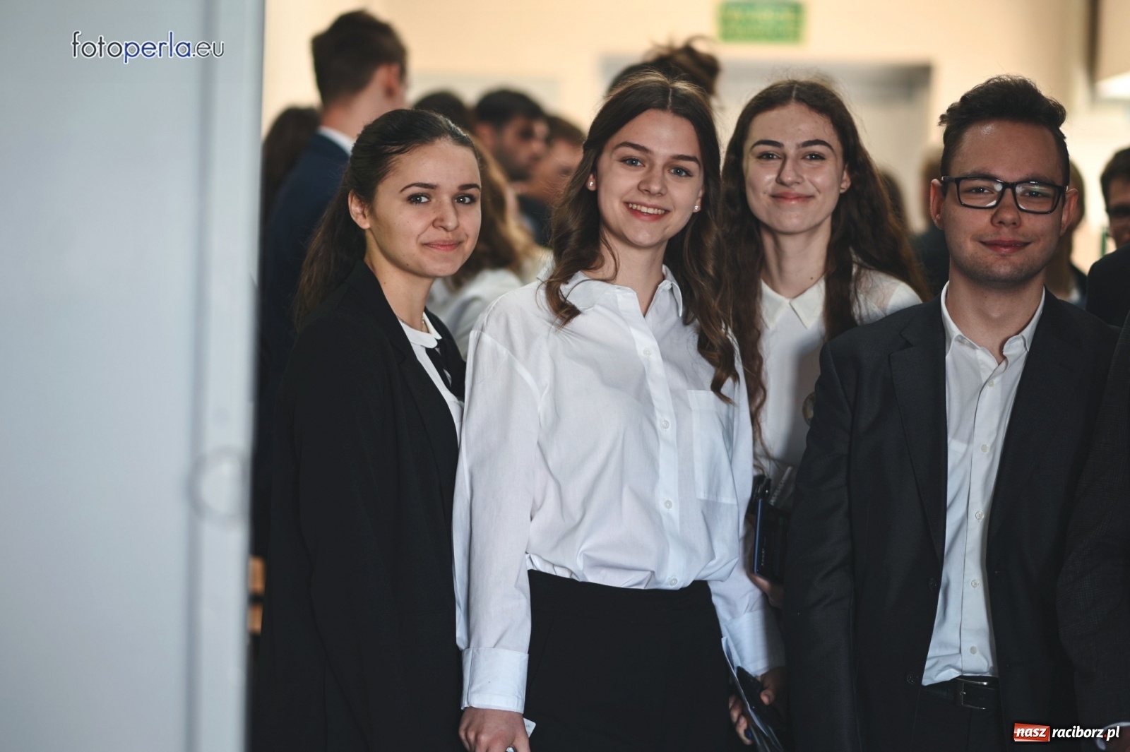 Zdjęcie w galerii na portalu naszraciborz.pl: Humory rankiem dopisywały [matura w II LO] wiadomości z regionu