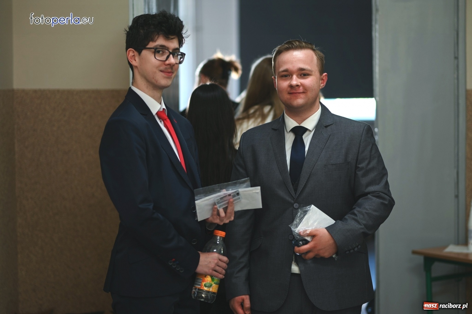 Zdjęcie w galerii na portalu naszraciborz.pl: Humory rankiem dopisywały [matura w II LO] wiadomości z regionu