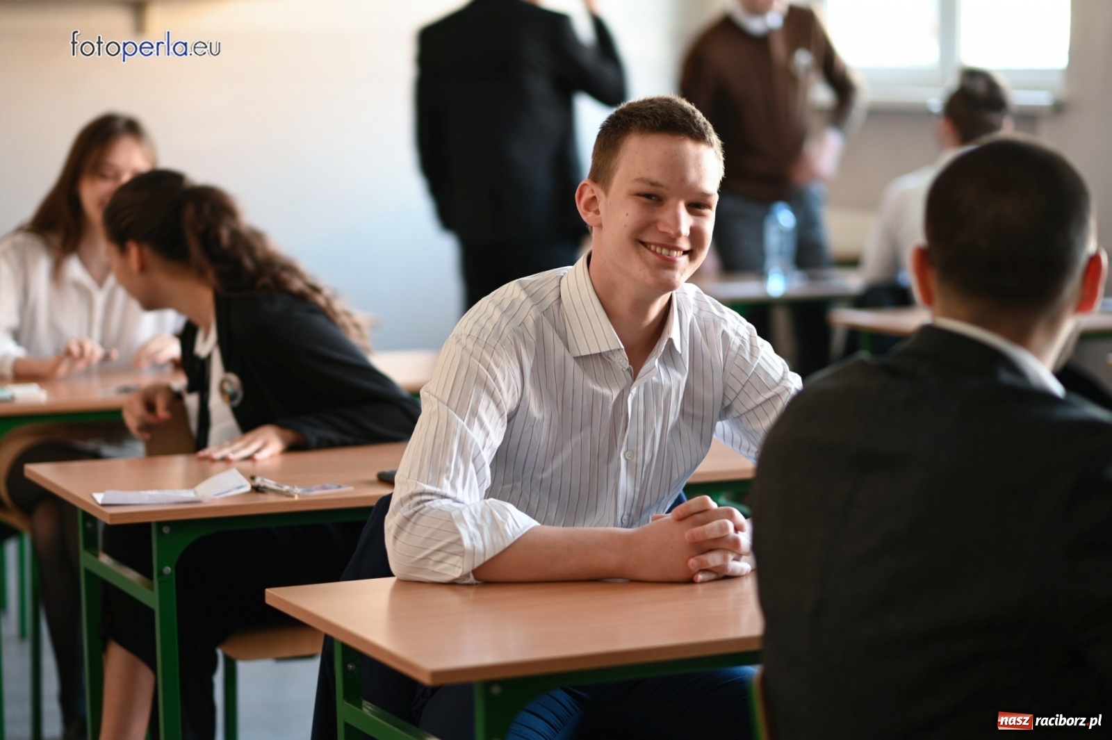 Zdjęcie w galerii na portalu naszraciborz.pl: Humory rankiem dopisywały [matura w II LO] wiadomości z regionu