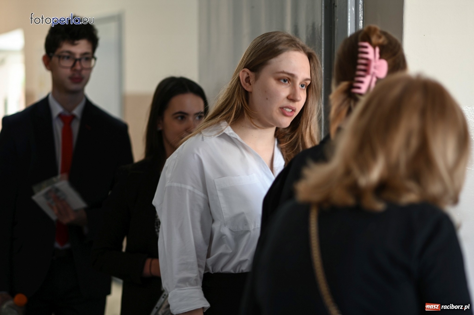 Zdjęcie w galerii na portalu naszraciborz.pl: Humory rankiem dopisywały [matura w II LO] wiadomości z regionu