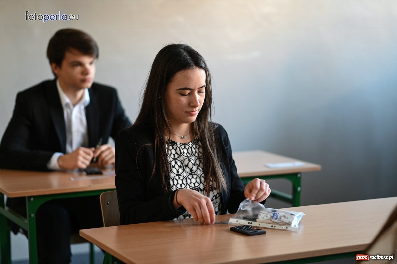 Zdjęcie w galerii na portalu naszraciborz.pl: Humory rankiem dopisywały [matura w II LO] wiadomości z regionu
