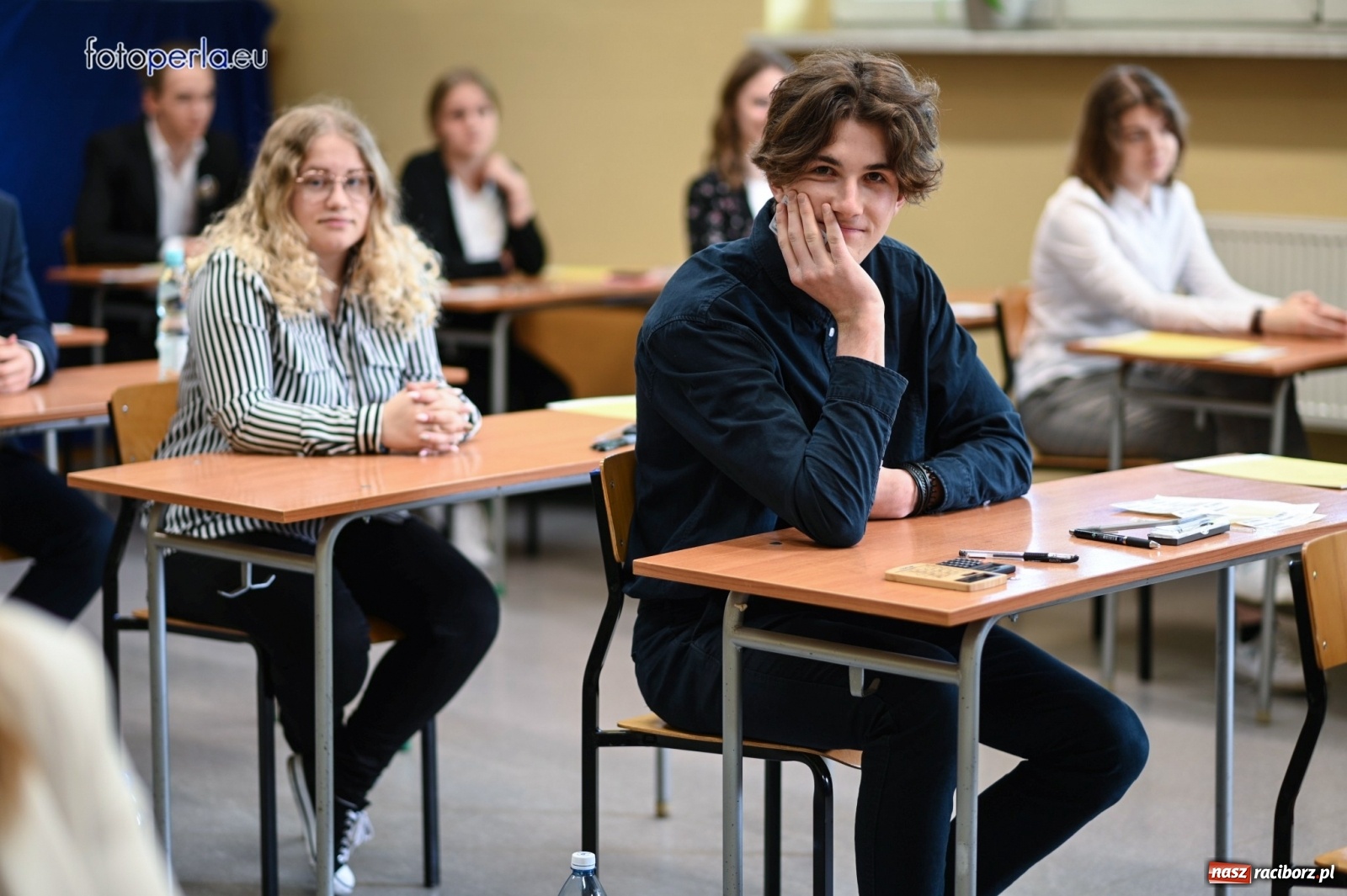 Zdjęcie w galerii na portalu naszraciborz.pl: Humory rankiem dopisywały [matura w II LO] wiadomości z regionu