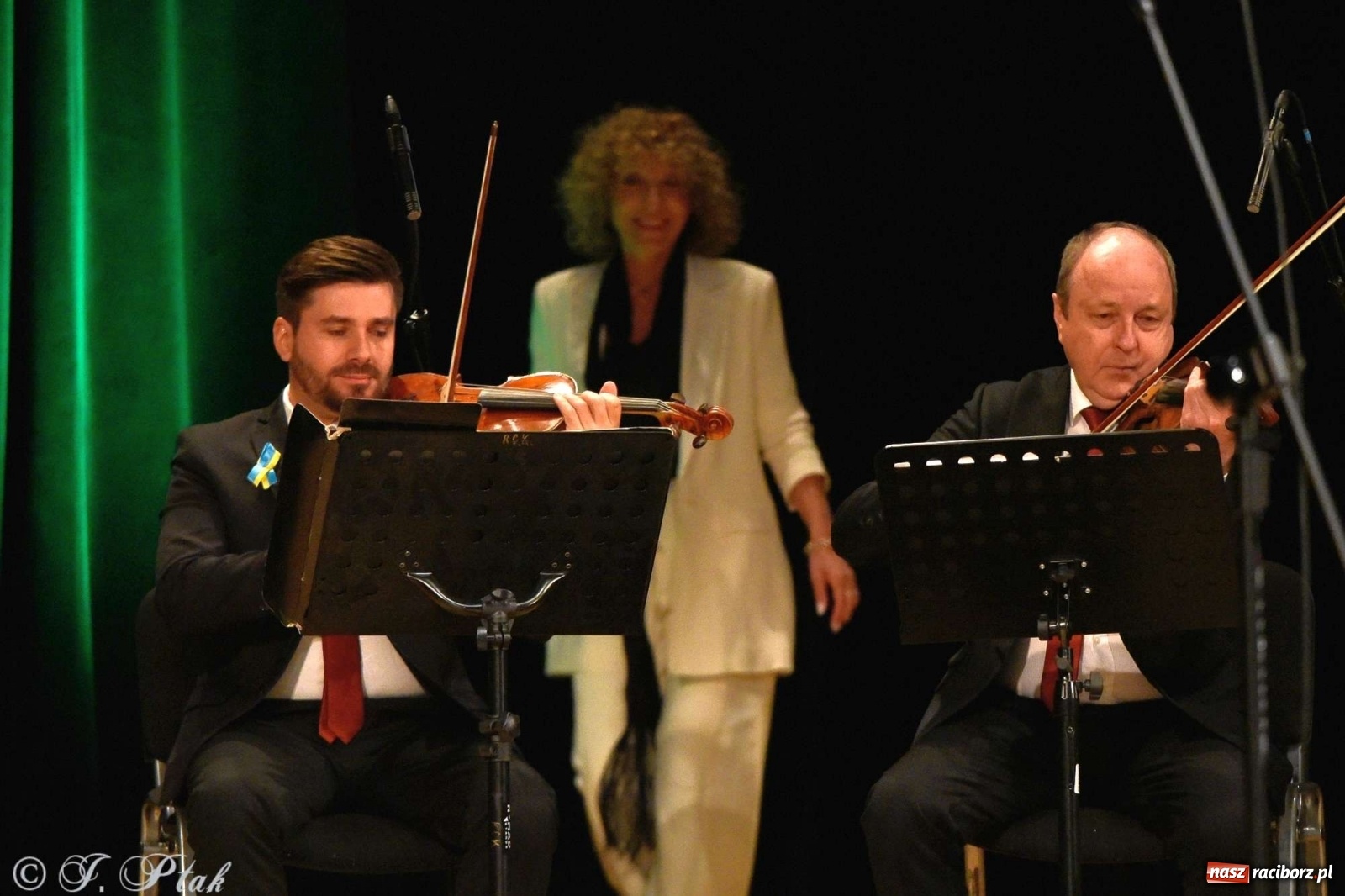 Zdjęcie w galerii na portalu naszraciborz.pl: 45 lat wspólnie na scenie. Alicja Majewska i Włodzimierz Korcz dziś w Raciborzu wiadomości z regionu