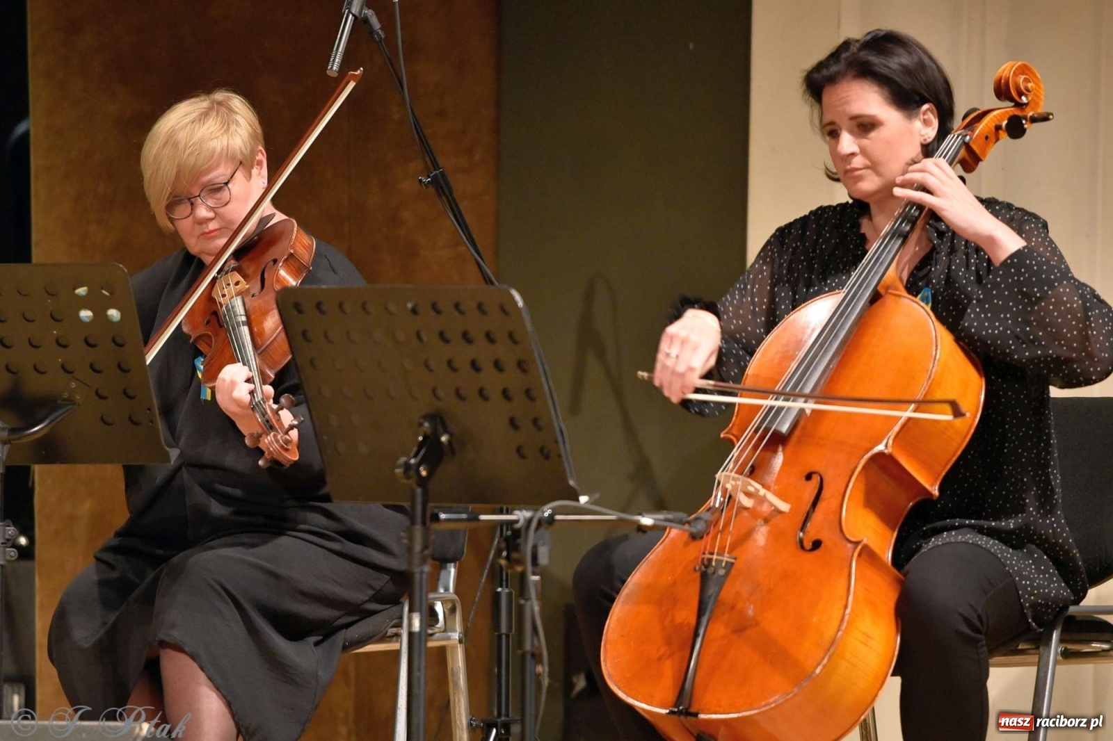 Zdjęcie w galerii na portalu naszraciborz.pl: 45 lat wspólnie na scenie. Alicja Majewska i Włodzimierz Korcz dziś w Raciborzu wiadomości z regionu