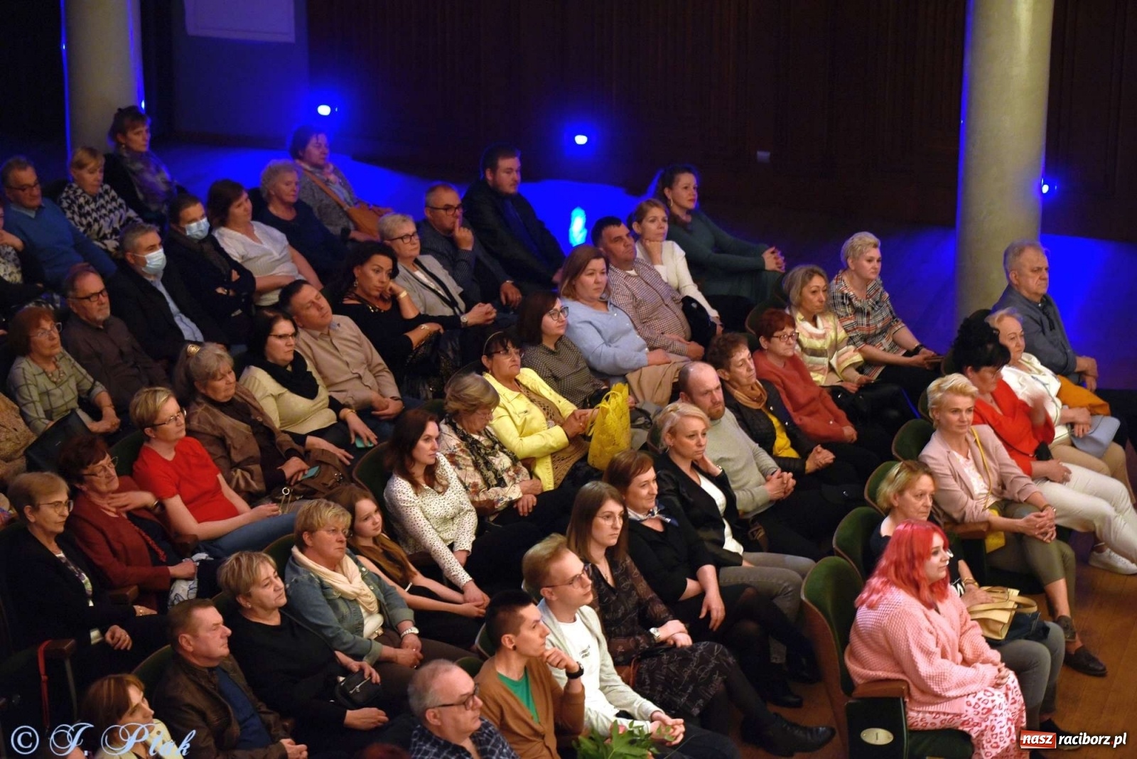 Zdjęcie w galerii na portalu naszraciborz.pl: 45 lat wspólnie na scenie. Alicja Majewska i Włodzimierz Korcz dziś w Raciborzu wiadomości z regionu