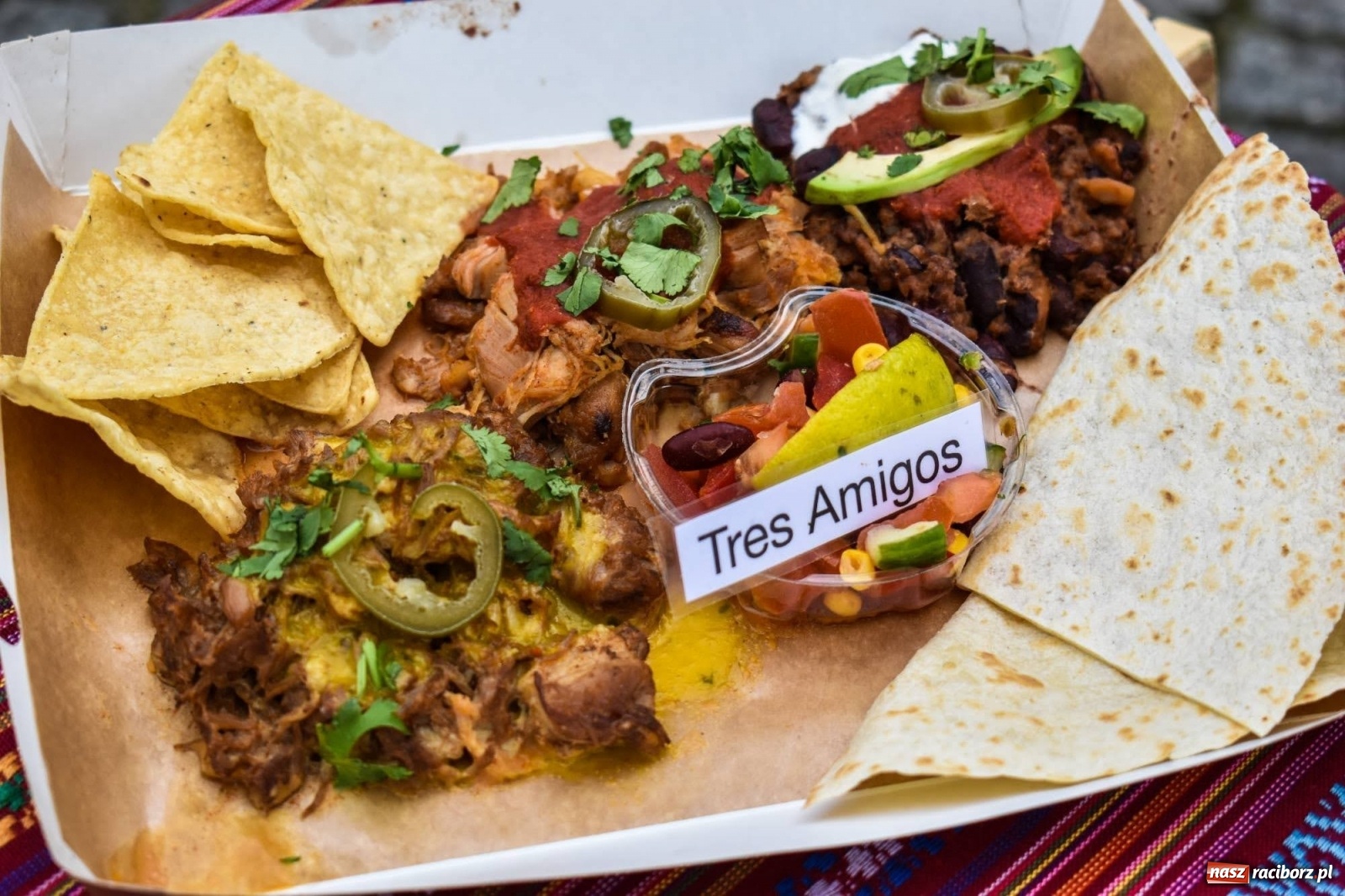 Zdjęcie w galerii na portalu naszraciborz.pl: Food trucki znów zagościły na zamku wiadomości z regionu