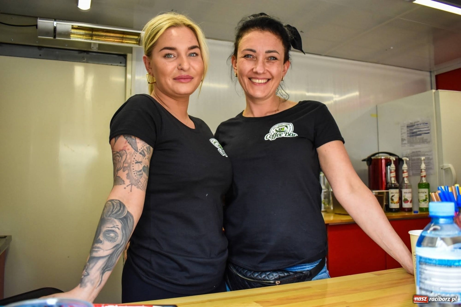 Zdjęcie w galerii na portalu naszraciborz.pl: Food trucki znów zagościły na zamku wiadomości z regionu