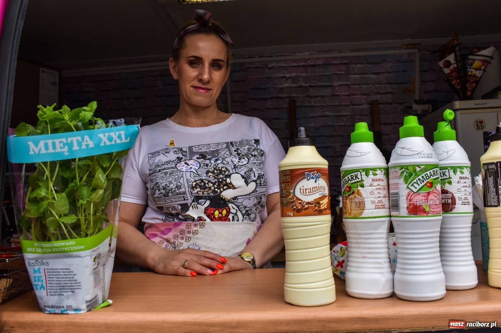 Zdjęcie w galerii na portalu naszraciborz.pl: Food trucki znów zagościły na zamku wiadomości z regionu