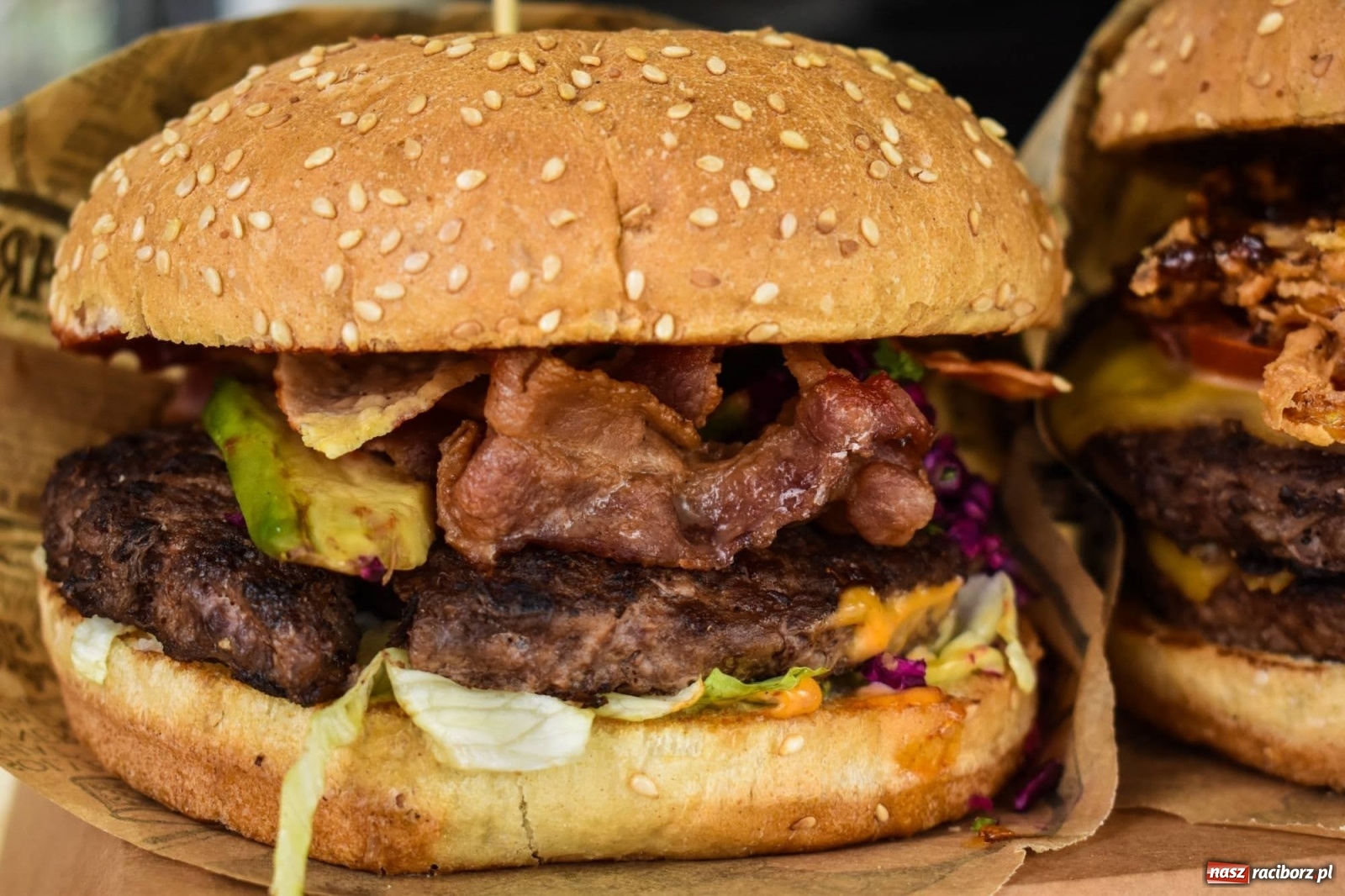 Zdjęcie w galerii na portalu naszraciborz.pl: Food trucki znów zagościły na zamku wiadomości z regionu