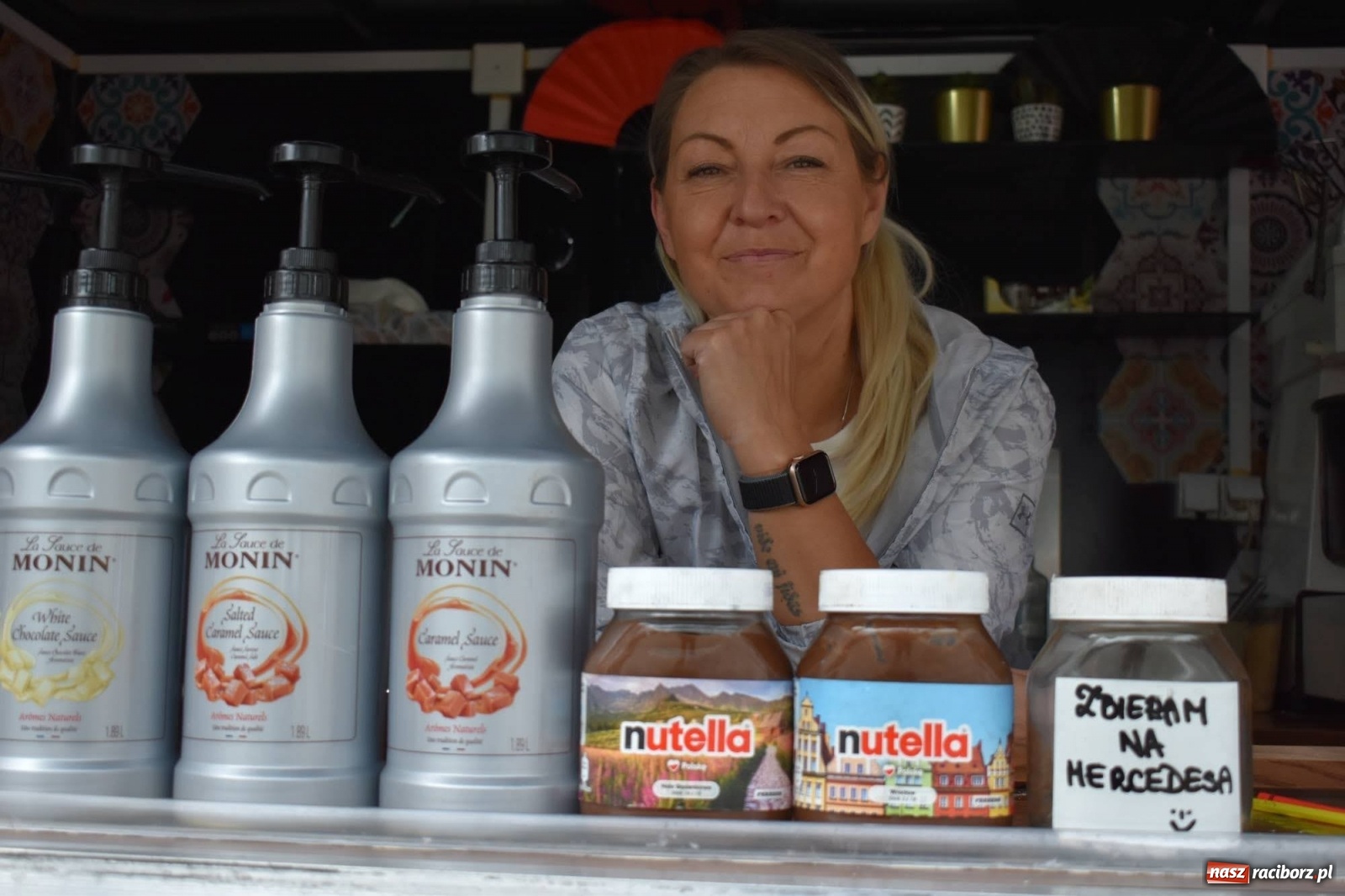 Zdjęcie w galerii na portalu naszraciborz.pl: Food trucki znów zagościły na zamku wiadomości z regionu