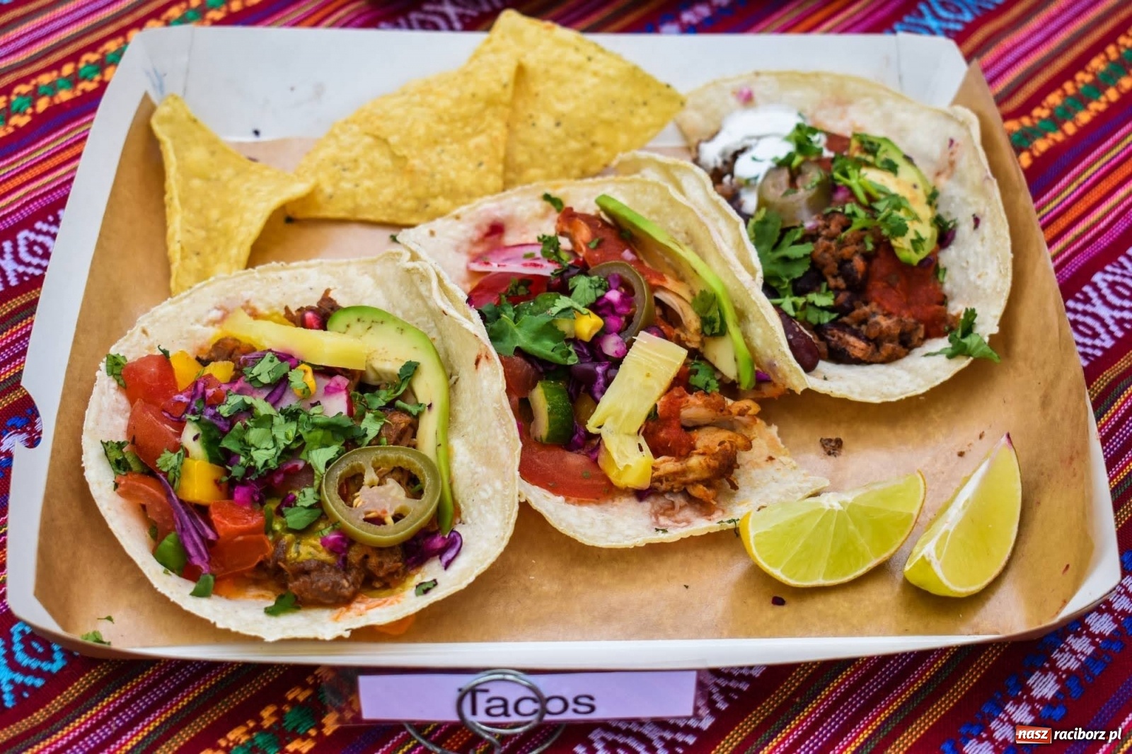 Zdjęcie w galerii na portalu naszraciborz.pl: Food trucki znów zagościły na zamku wiadomości z regionu