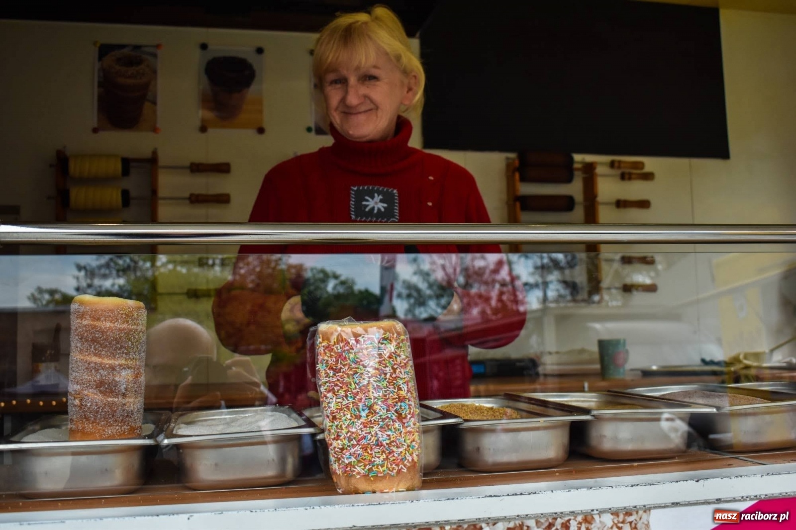 Zdjęcie w galerii na portalu naszraciborz.pl: Food trucki znów zagościły na zamku wiadomości z regionu