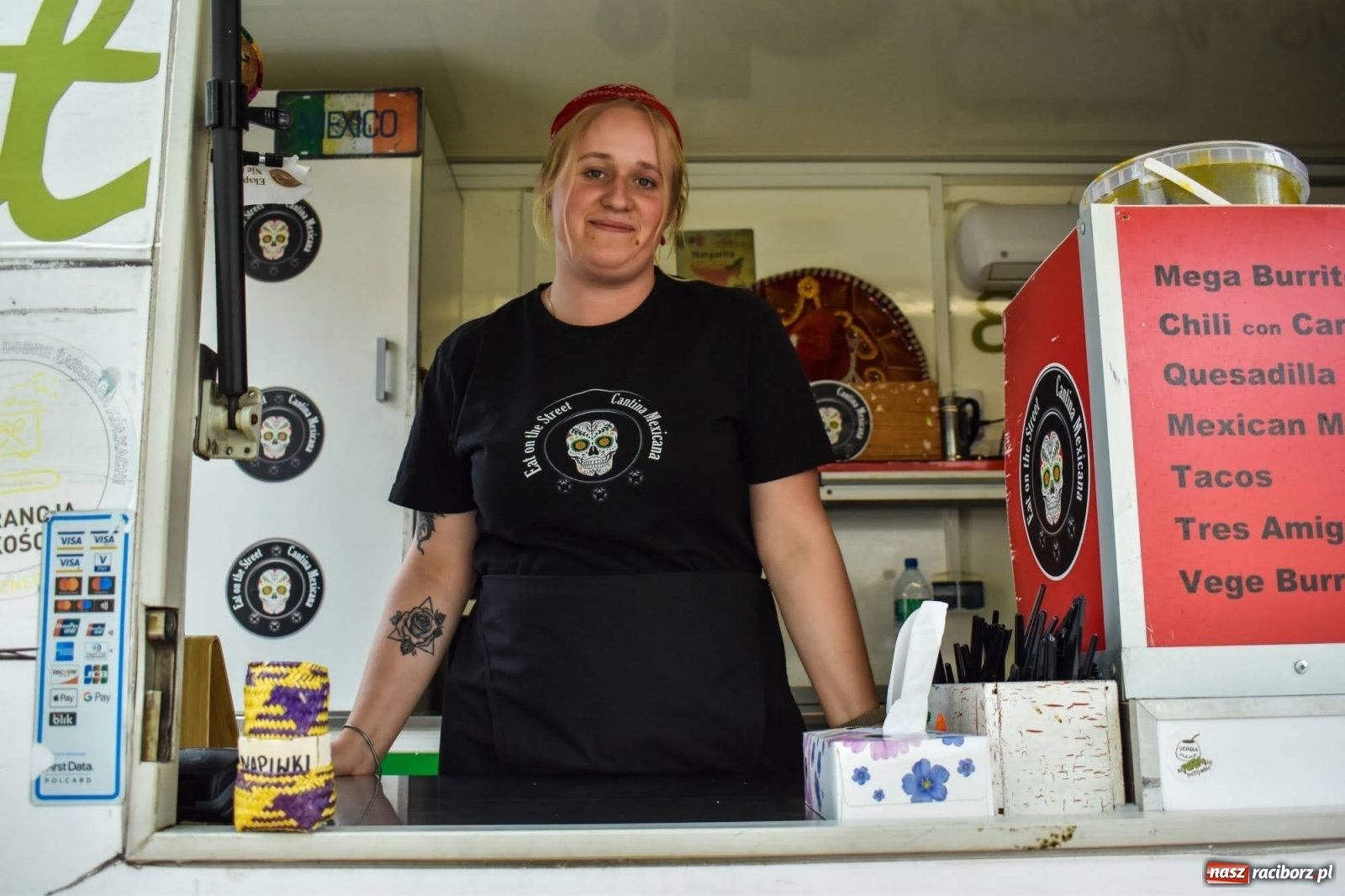 Zdjęcie w galerii na portalu naszraciborz.pl: Food trucki znów zagościły na zamku wiadomości z regionu