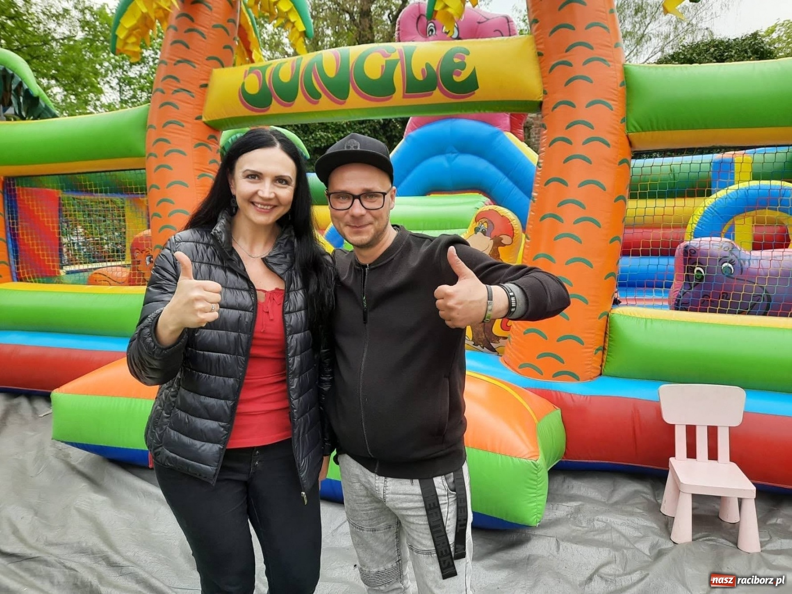 Zdjęcie w galerii na portalu naszraciborz.pl: Food trucki znów zagościły na zamku wiadomości z regionu