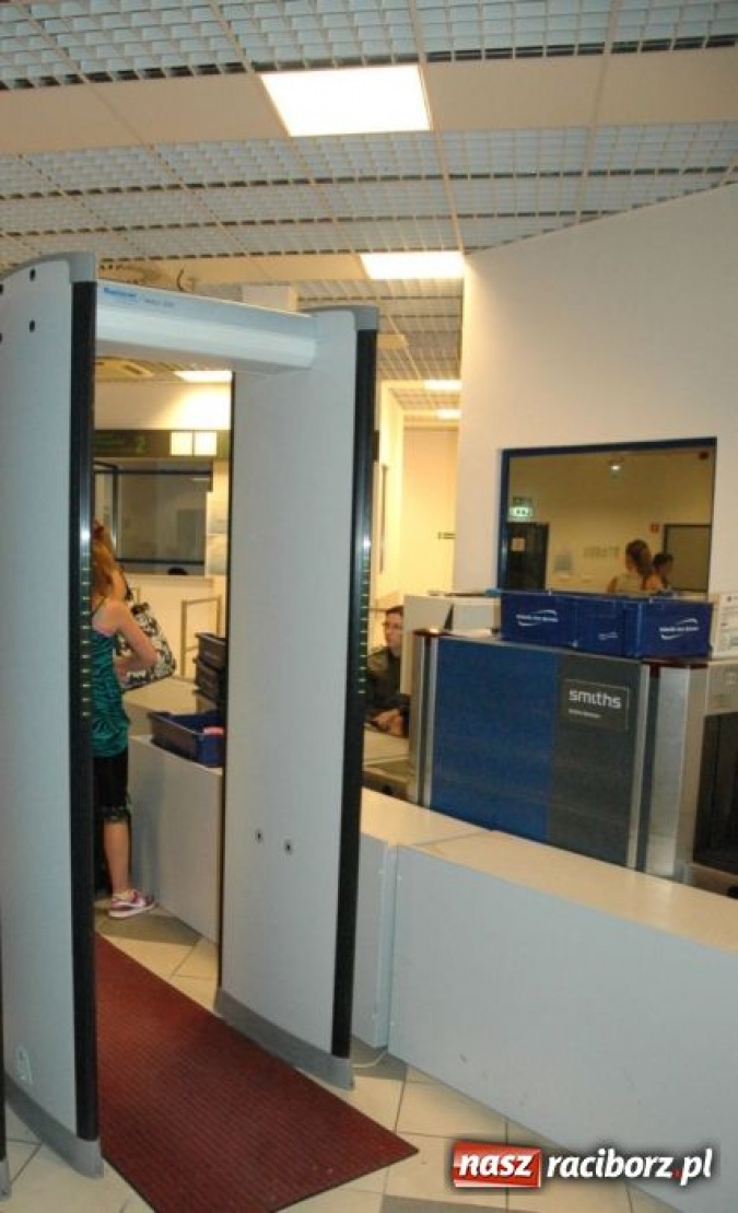 Zdjęcie w galerii na portalu naszraciborz.pl: Nabój w bagażu Polki wiadomości z regionu