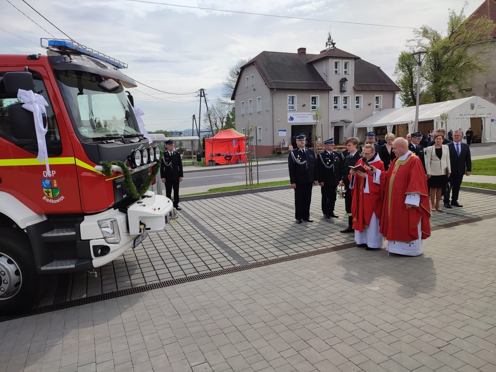 Zdjęcie w galerii na portalu naszraciborz.pl: Strażacki capstrzyk i poświęcenie wozu w Bieńkowicach wiadomości z regionu