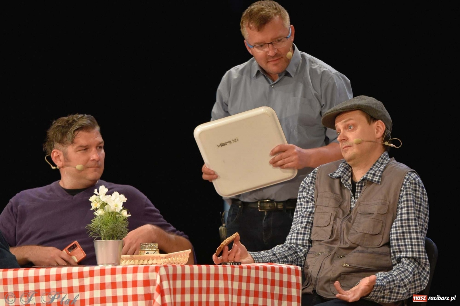 Zdjęcie w galerii na portalu naszraciborz.pl: Kabaret Smile z nowym programem w Raciborzu wiadomości z regionu