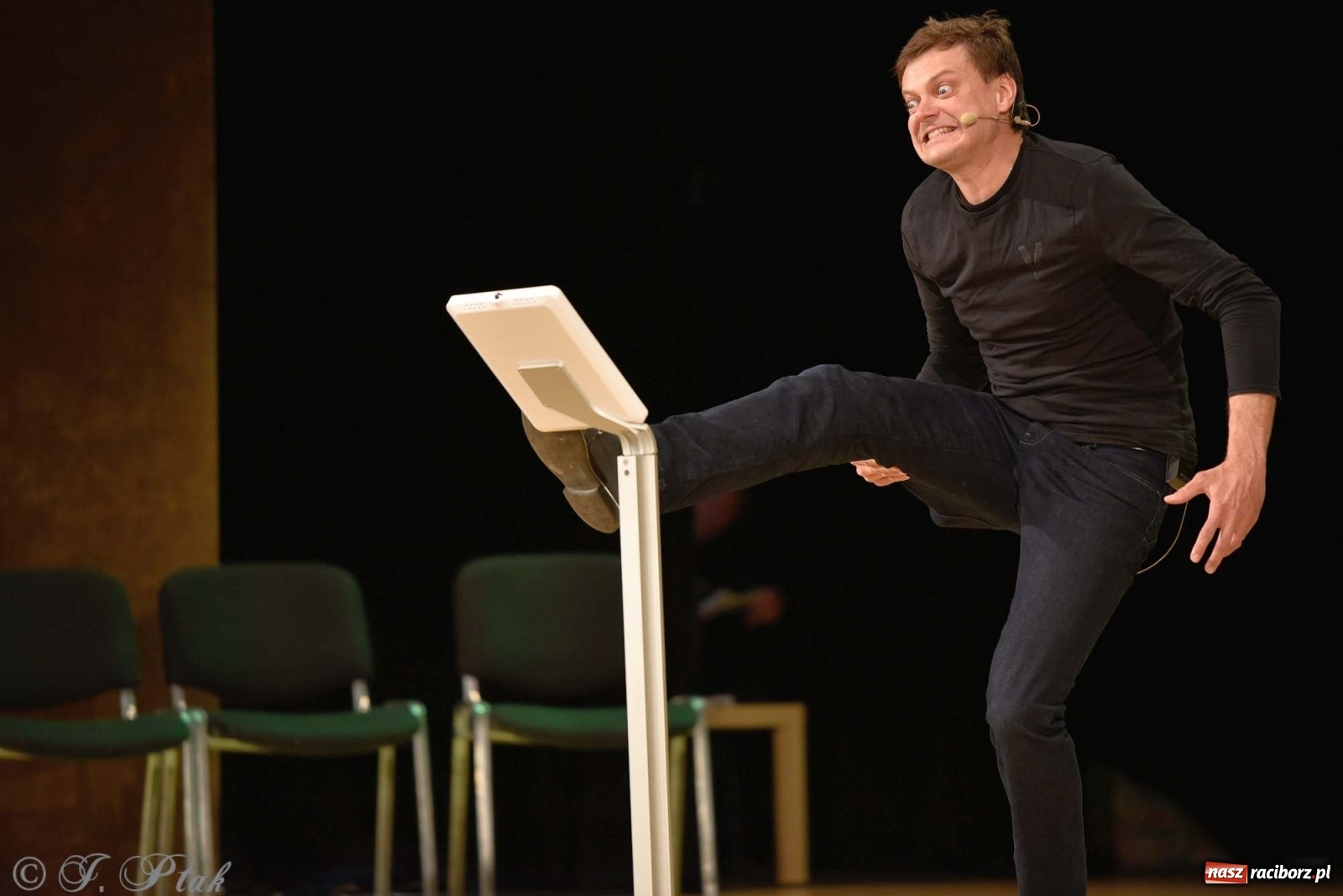 Zdjęcie w galerii na portalu naszraciborz.pl: Kabaret Smile z nowym programem w Raciborzu wiadomości z regionu