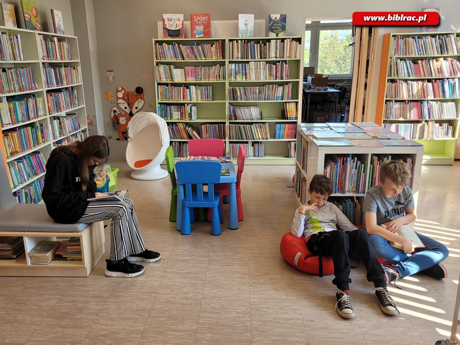 Zdjęcie w galerii na portalu naszraciborz.pl: Maraton Czytelniczy w bibliotece na Żorskiej wiadomości z regionu