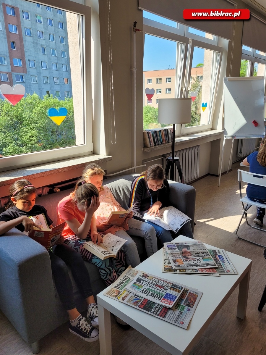 Zdjęcie w galerii na portalu naszraciborz.pl: Maraton Czytelniczy w bibliotece na Żorskiej wiadomości z regionu