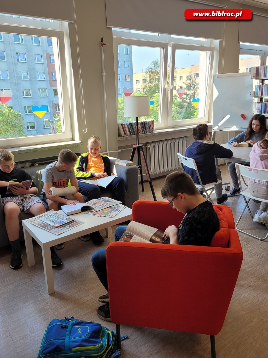 Zdjęcie w galerii na portalu naszraciborz.pl: Maraton Czytelniczy w bibliotece na Żorskiej wiadomości z regionu