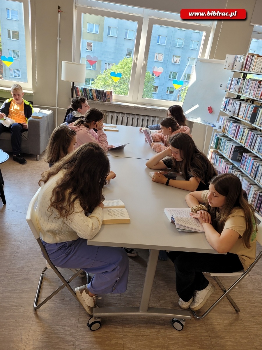 Zdjęcie w galerii na portalu naszraciborz.pl: Maraton Czytelniczy w bibliotece na Żorskiej wiadomości z regionu