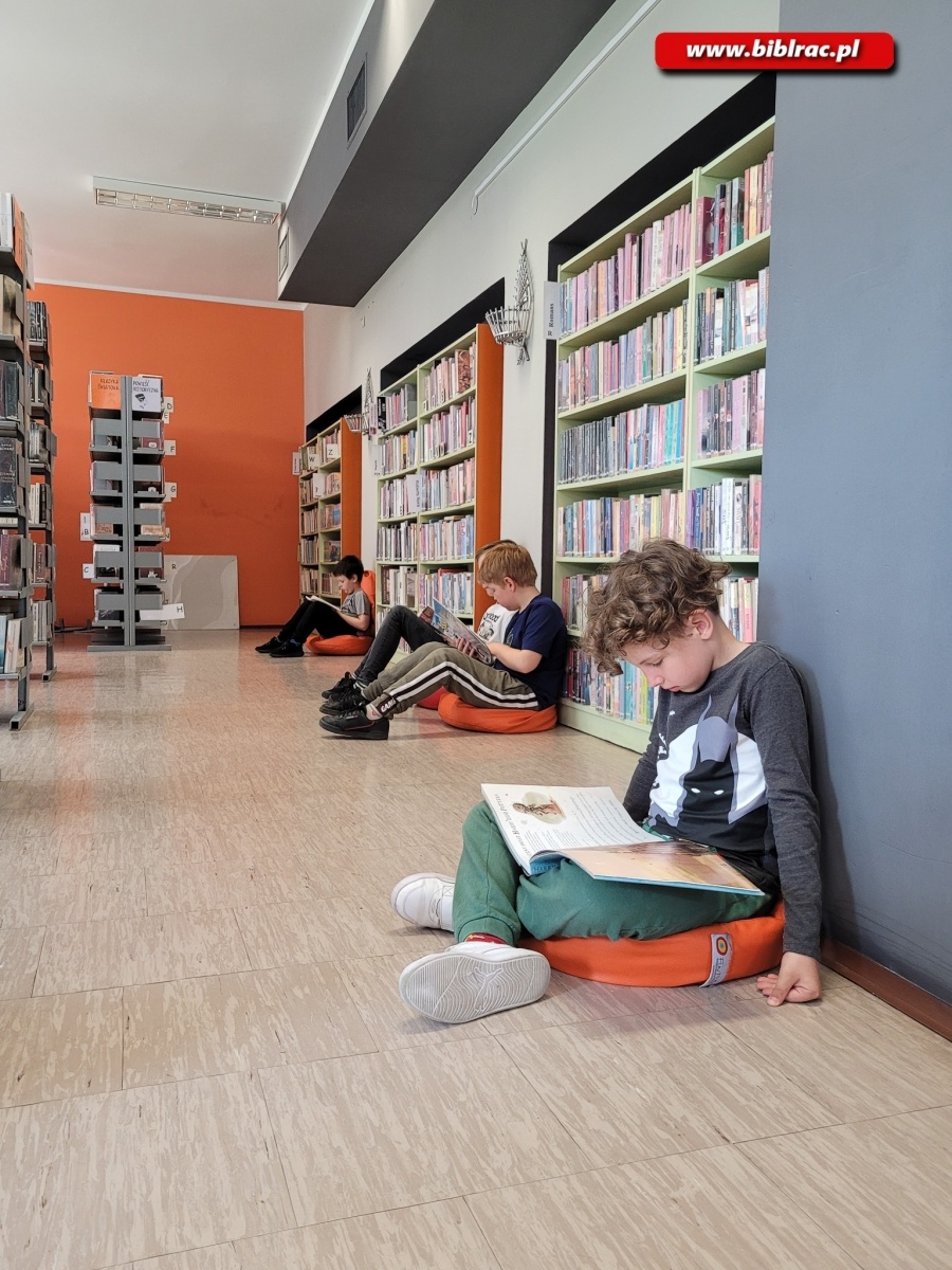 Zdjęcie w galerii na portalu naszraciborz.pl: Maraton Czytelniczy w bibliotece na Żorskiej wiadomości z regionu