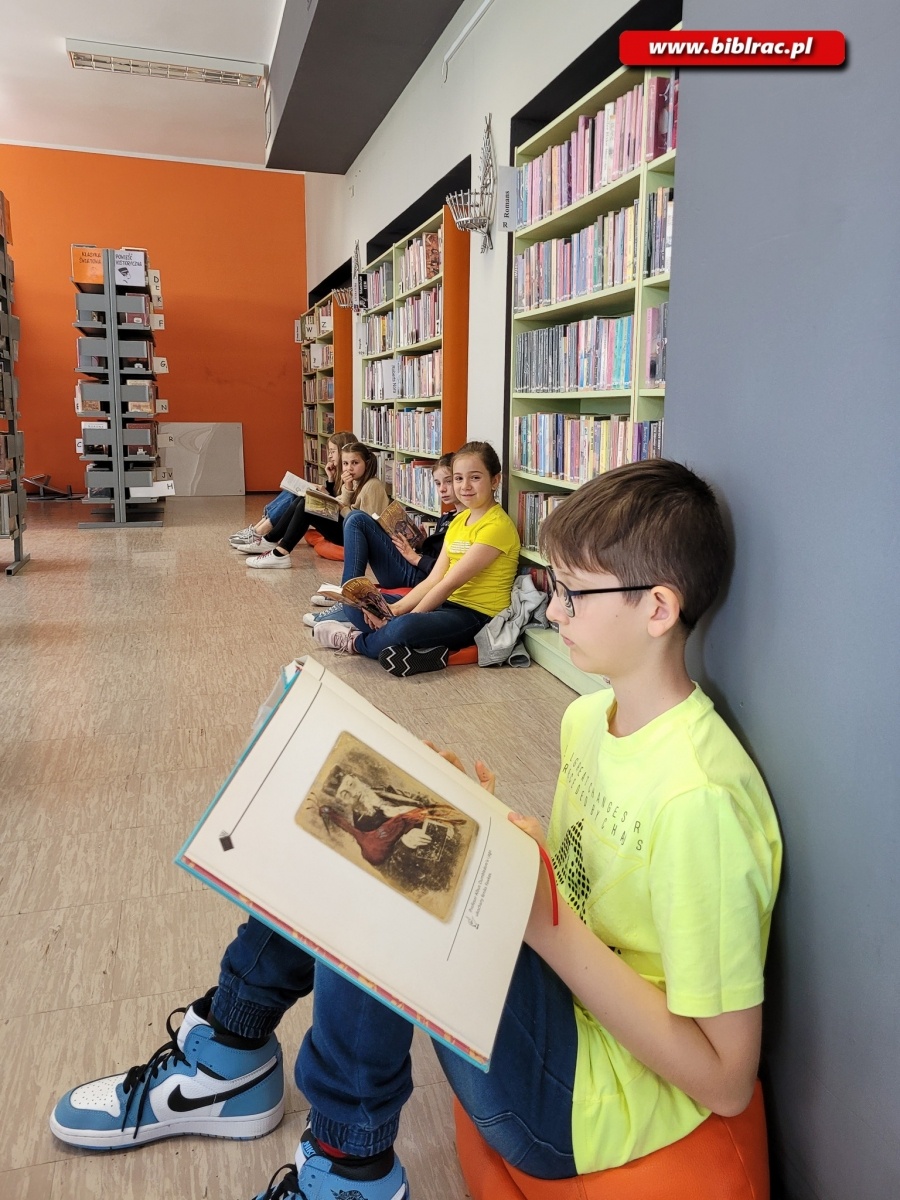 Zdjęcie w galerii na portalu naszraciborz.pl: Maraton Czytelniczy w bibliotece na Żorskiej wiadomości z regionu