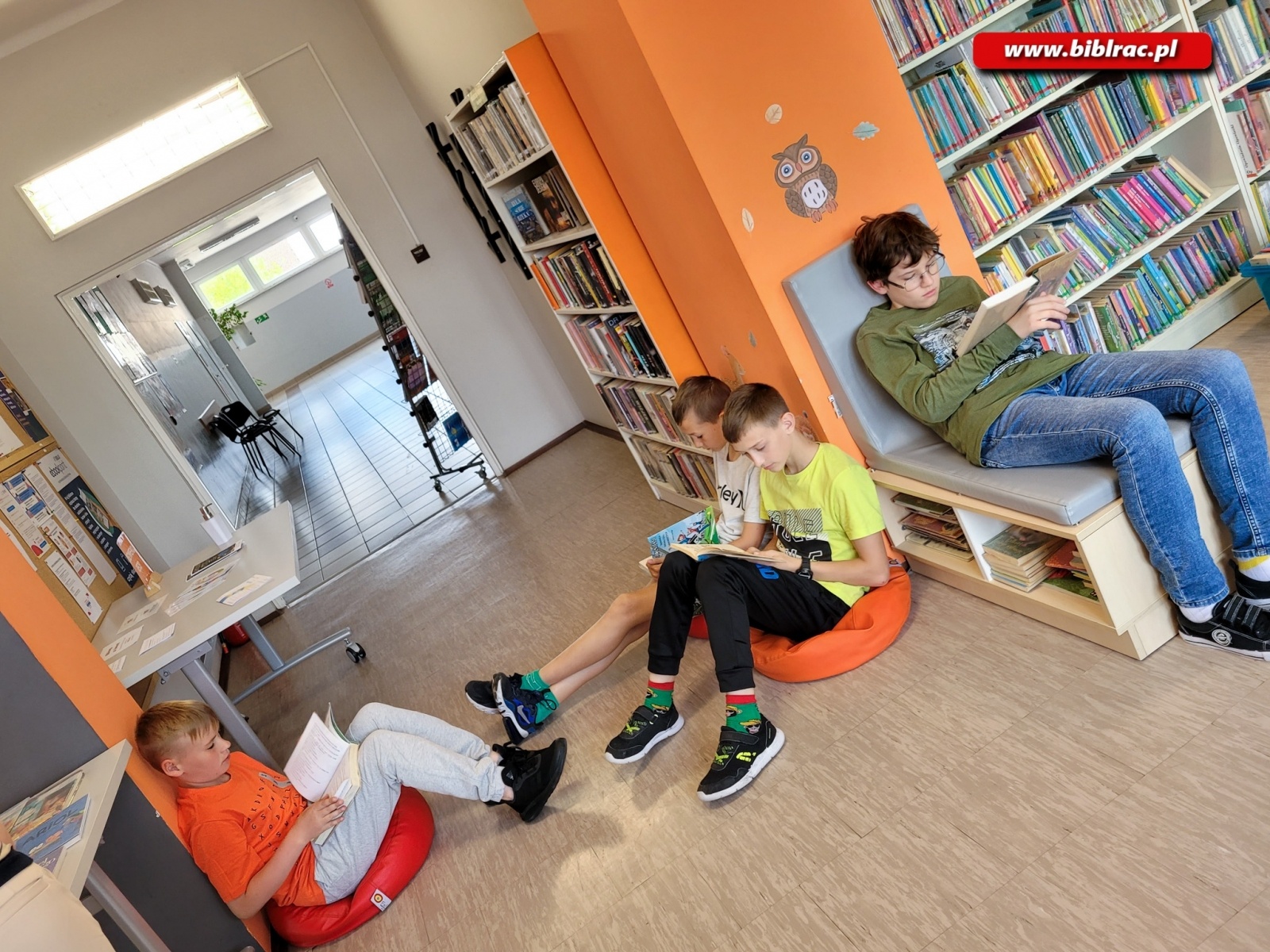 Zdjęcie w galerii na portalu naszraciborz.pl: Maraton Czytelniczy w bibliotece na Żorskiej wiadomości z regionu