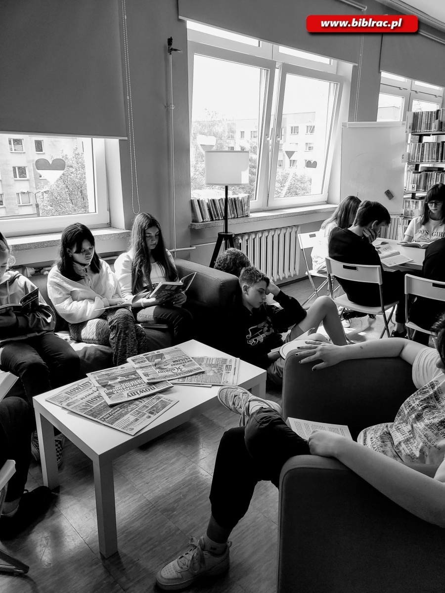 Zdjęcie w galerii na portalu naszraciborz.pl: Maraton Czytelniczy w bibliotece na Żorskiej wiadomości z regionu