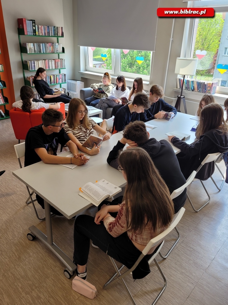 Zdjęcie w galerii na portalu naszraciborz.pl: Maraton Czytelniczy w bibliotece na Żorskiej wiadomości z regionu