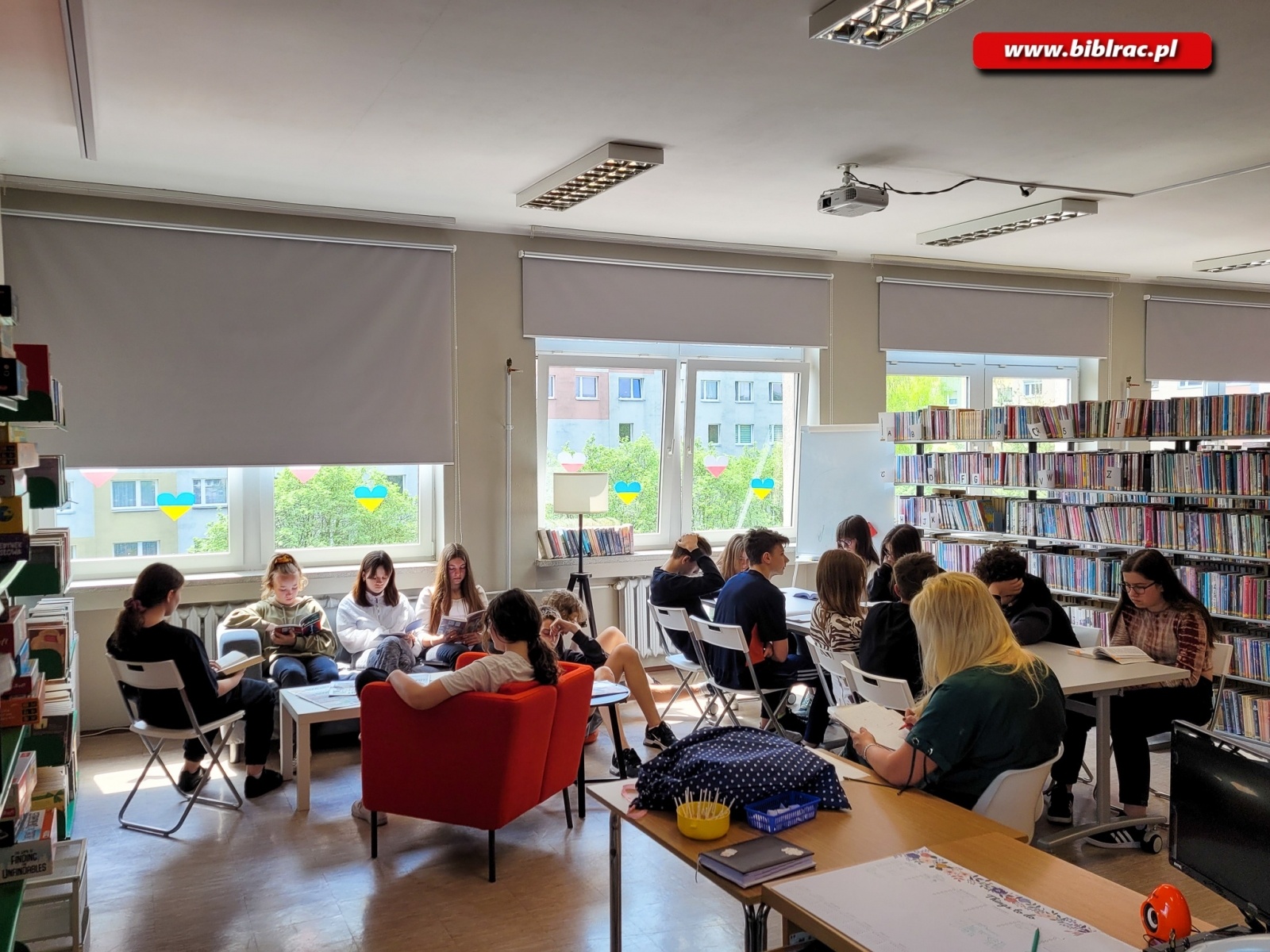 Zdjęcie w galerii na portalu naszraciborz.pl: Maraton Czytelniczy w bibliotece na Żorskiej wiadomości z regionu