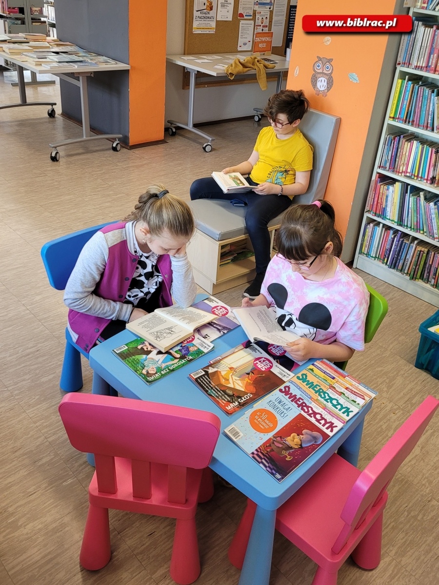 Zdjęcie w galerii na portalu naszraciborz.pl: Maraton Czytelniczy w bibliotece na Żorskiej wiadomości z regionu